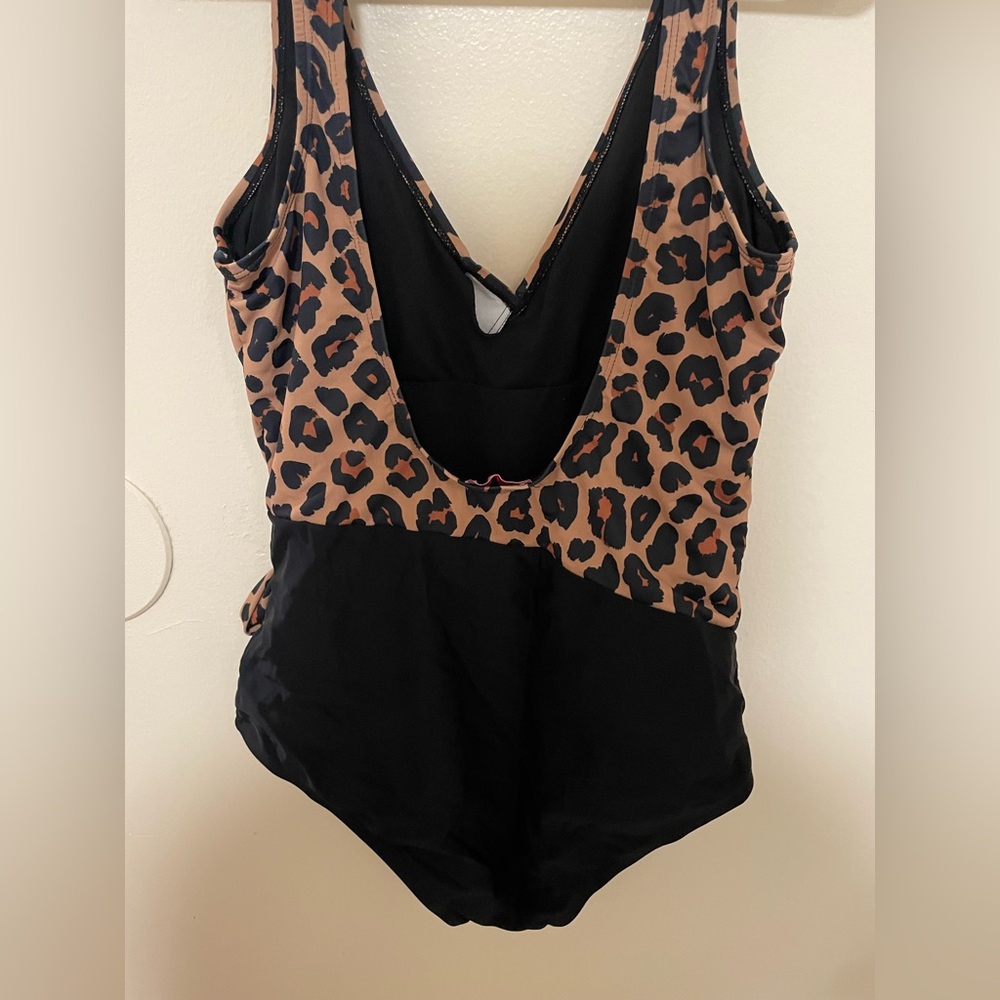 ✨Women’s Pink Lily One Piece Bathing Suit Size L - Picture 7 of 9